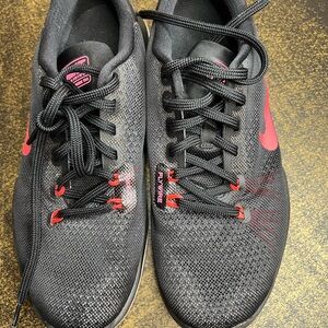 Nike Training Flex Supreme TR5 Flywires Black with Hot Pink Accents